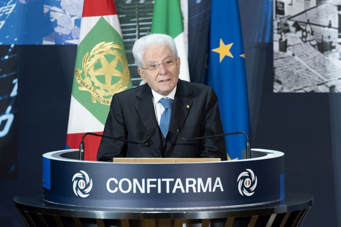 Mattarella “Libertà navigazione compromessa, c’è chi disapplica regole condivise” Mattarella “Libertà navigazione compromessa, c’è chi disapplica regole condivise”