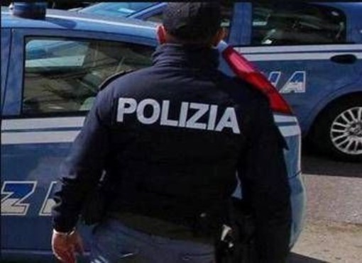 Propaganda estremista e manuali per realizzare armi: arrestato un 17enne a Teramo