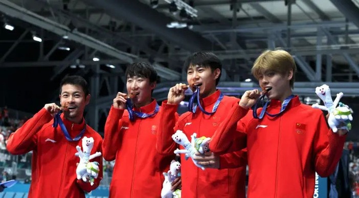 Pattinaggio, storico bronzo per la Cina nell’inseguimento a squadre Pattinaggio, storico bronzo per la Cina nell’inseguimento a squadre