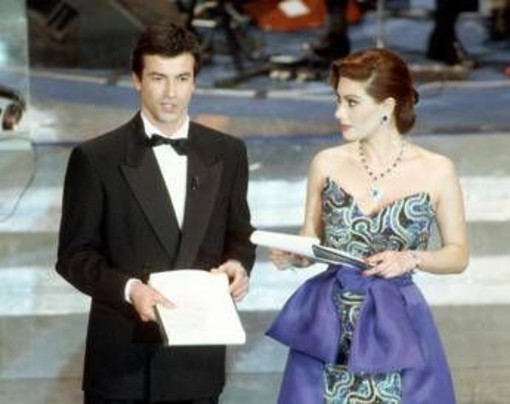 Sanremo e l'attacco all'Iran, quando il festival fa i conti con la guerra: i precedenti Sanremo e l'attacco all'Iran, quando il festival fa i conti con la guerra: i precedenti