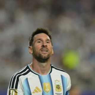 "Messi doveva essere espulso", il video e la polemica ai Mondiali "Messi doveva essere espulso", il video e la polemica ai Mondiali