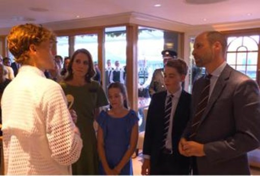Sinner, il Re di Wimbledon incontra la Royal Family: "Giocate a tennis?"