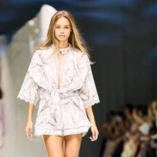 Milano Fashion Week, anche la fidanzata di Sinner Laila Hasanovic sfila in passerella Milano Fashion Week, anche la fidanzata di Sinner Laila Hasanovic sfila in passerella