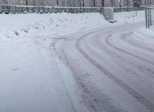 Belluno, non ha biglietto bus: 11enne costretto a farsi 6 chilometri a piedi sotto la neve Belluno, non ha biglietto bus: 11enne costretto a farsi 6 chilometri a piedi sotto la neve