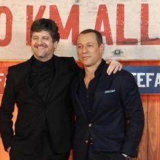 Ascolti tv 19 agosto, il film '50 km all’ora' su Canale 5 vince in prime time con uno share del 15,5%