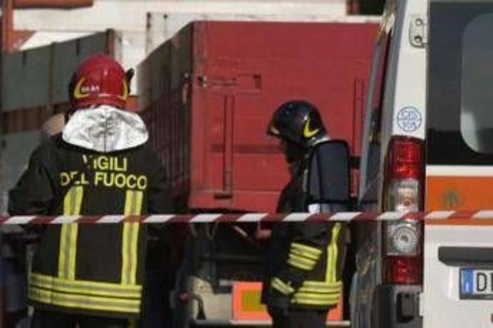 Crolla balcone a Taranto, due feriti: uno è in codice rosso