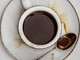 La avvelena con la candeggina nel caffè, la moglie lo smaschera con una telecamera