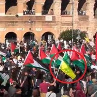 Corteo pro Pal a Roma, spuntano le bandiere di Hamas e Hezbollah