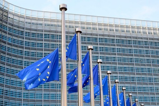 Ue, ultimo giorno consultazione su tabacco e nicotina: in 70.000 si sono espressi Ue, ultimo giorno consultazione su tabacco e nicotina: in 70.000 si sono espressi