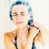 Doccia tutti i giorni? Non sempre fa bene: rischio prurito, pelle screpolata e micro taglietti