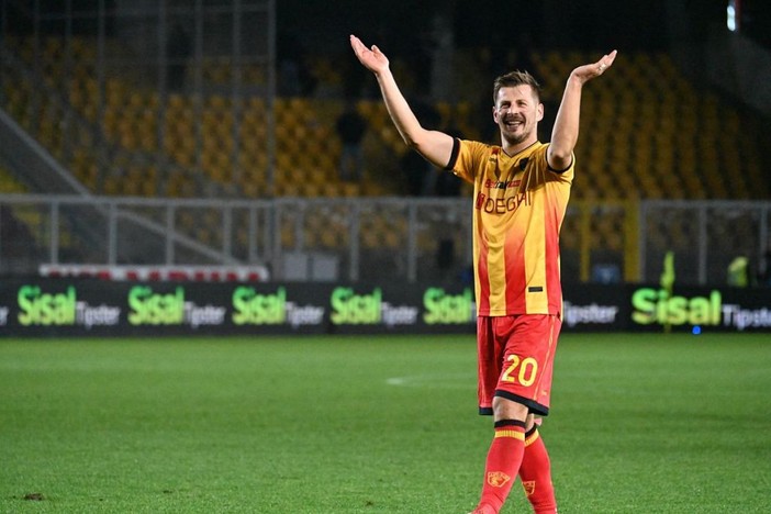 Cagliari-Lecce 0-2, tre punti salvezza per i salentini