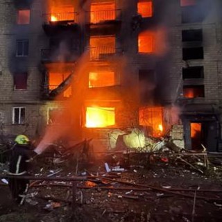 Ucraina, Russia attacca Kiev con missili e droni: 8 morti Ucraina, Russia attacca Kiev con missili e droni: 8 morti