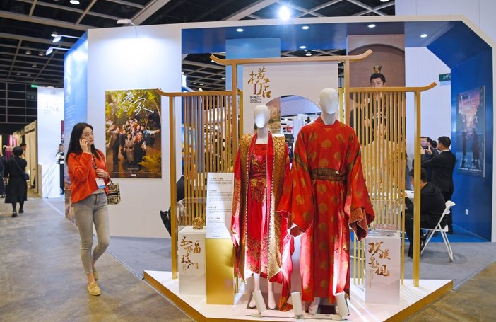 I turisti diventano attori di fiction nella “Hollywood cinese” di Hengdian I turisti diventano attori di fiction nella “Hollywood cinese” di Hengdian