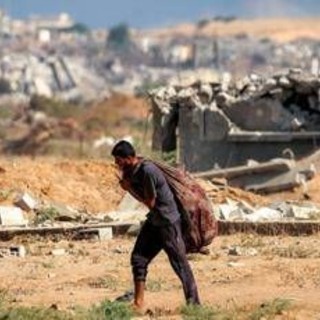 Hamas: "Pronti a liberare ostaggi". Trump: "Israele fermi bombardamenti su Gaza"