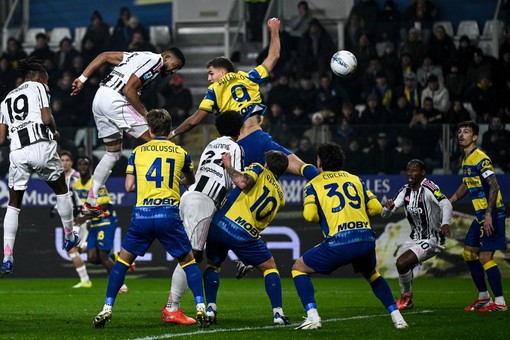 Poker della Juve, vince 4-1 a Parma con doppietta di Bremer