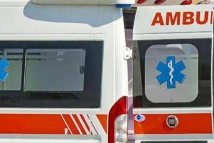 Taranto, malore per strada mentre è con la mamma: muore bimba di 5 anni Taranto, malore per strada mentre è con la mamma: muore bimba di 5 anni