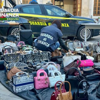 Smantellato giro falsi di lusso, percettore Reddito cittadinanza con Lamborghini