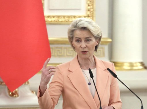 Ucraina, von der Leyen “Sostegno a Zelensky, da Ue fondi per droni e missili”