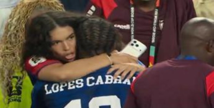 Argentina-Capo Verde, Cabral pareggia nei supplementari e corre in tribuna per... la fidanzata Argentina-Capo Verde, Cabral pareggia nei supplementari e corre in tribuna per... la fidanzata