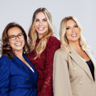 Grande Fratello Vip, oggi l'Open House solo per quattro concorrenti. Cesara Buonamici: "Pronta a divertirmi" Grande Fratello Vip, oggi l'Open House solo per quattro concorrenti. Cesara Buonamici: "Pronta a divertirmi"