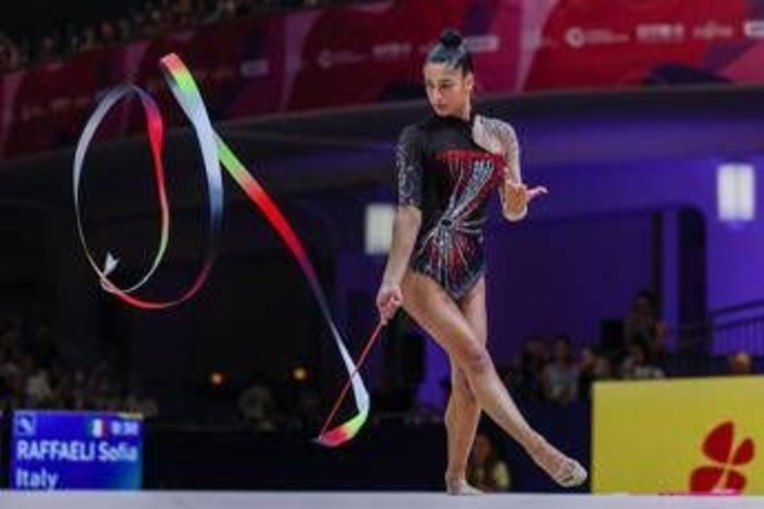 Raffaeli bronzo ai mondiali di ritmica, l'azzurra qualificata per i Giochi di Los Angeles
