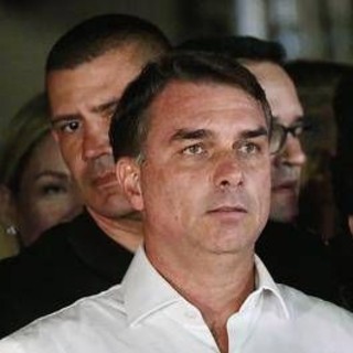 Brasile, Bolsonaro in fuga negli Usa? "Aereo in volo, il senatore è sparito" Brasile, Bolsonaro in fuga negli Usa? "Aereo in volo, il senatore è sparito"