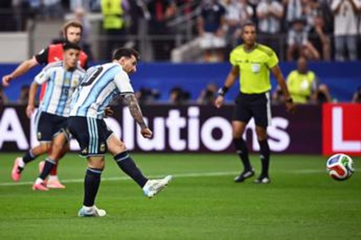 Argentina-Austria, proteste su rigore. Ma Messi sbaglia Argentina-Austria, proteste su rigore. Ma Messi sbaglia