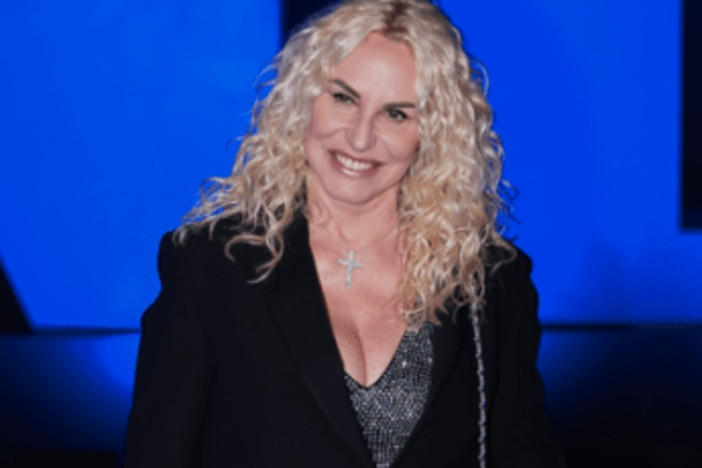 Ascolti tv 11 settembre, Antonella Clerici regina del venerdì sera su Rai 1. Gerry Scotti batte ancora De Martino Ascolti tv 11 settembre, Antonella Clerici regina del venerdì sera su Rai 1. Gerry Scotti batte ancora De Martino