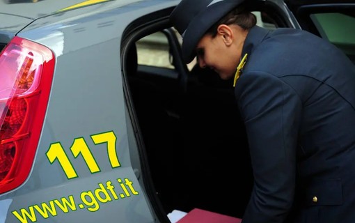 Maxi frode fiscale. Trasferiti all’estero 32.6 milioni, arrestato imprenditore