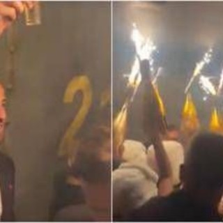 Harry Kane festeggia il Pallone d’Oro, ma le bottiglie con le scintille fanno discutere: sui social torna l’ombra di Crans-Montana Harry Kane festeggia il Pallone d’Oro, ma le bottiglie con le scintille fanno discutere: sui social torna l’ombra di Crans-Montana