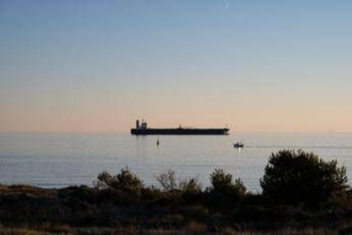 Turchia, petroliera attaccata nel Mar Nero Turchia, petroliera attaccata nel Mar Nero